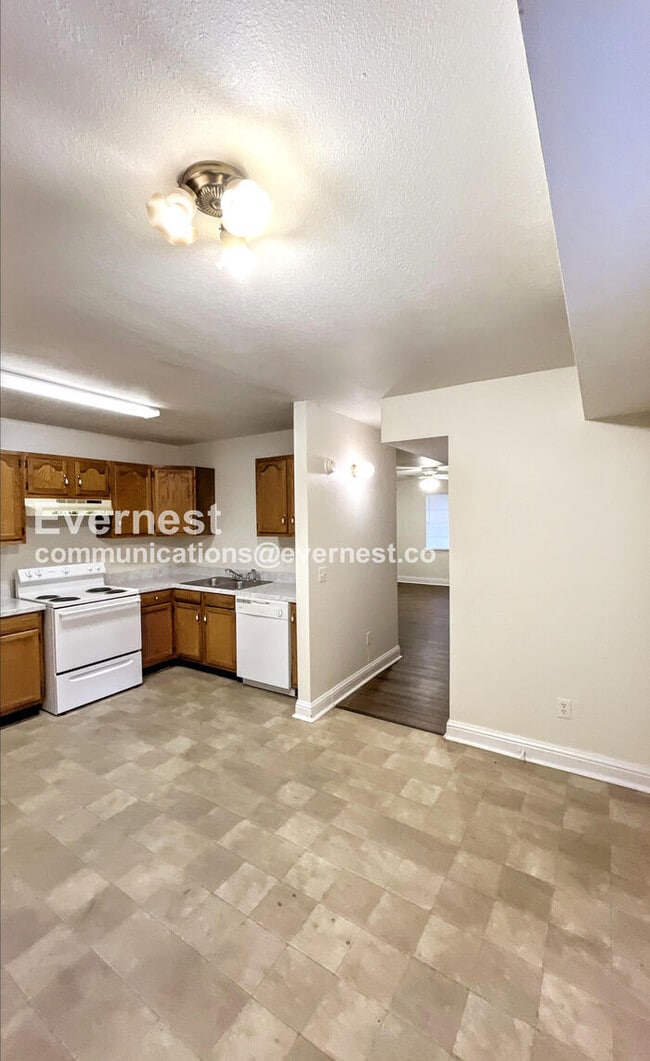 Building Photo - 1313 E 31st St