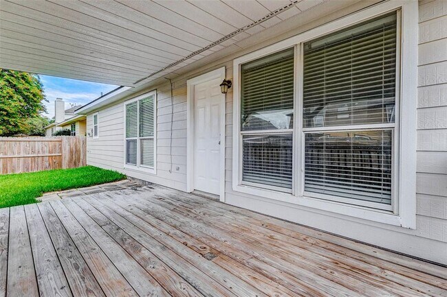 Building Photo - 18455 Sunrise Pines Dr