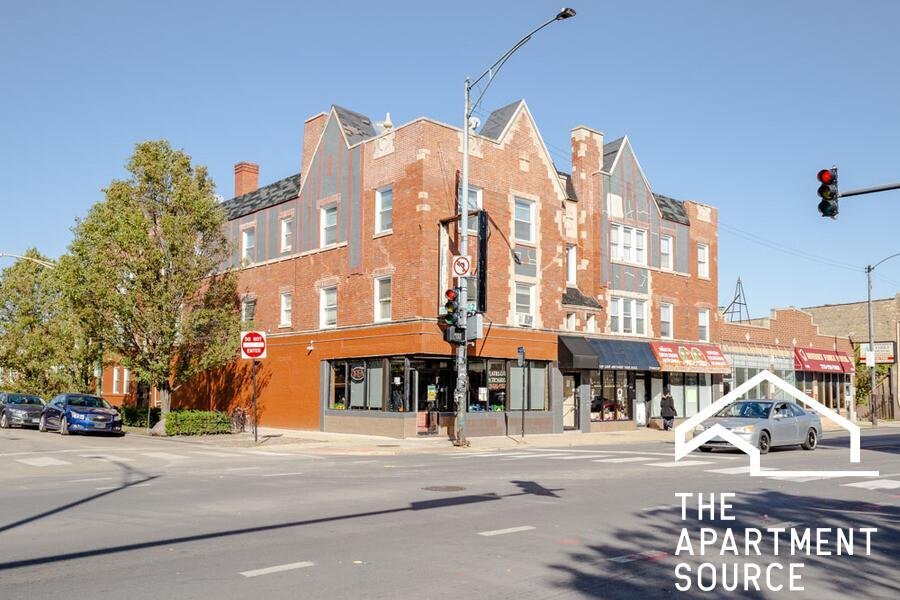 Building Photo - 4454 W Diversey Ave