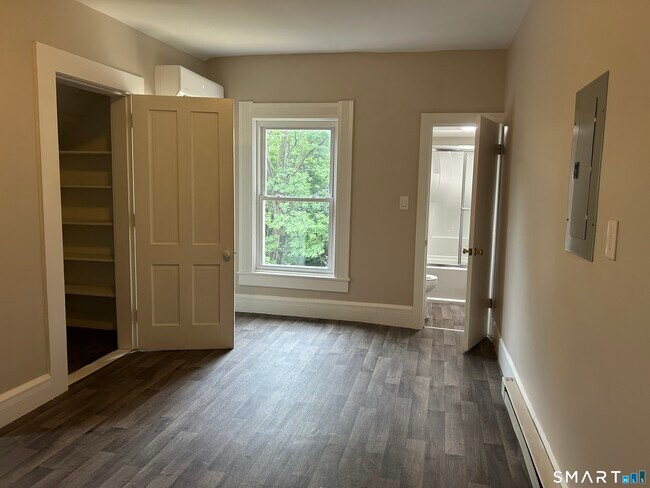 Building Photo - 6 Beech Dr