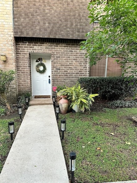 Building Photo - 840 Threadneedle St