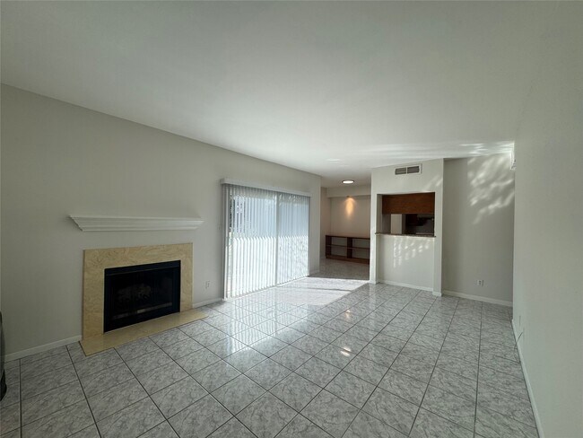 Building Photo - 6500 Harbor Town Dr