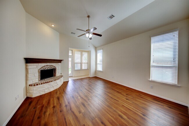 Building Photo - 606 Dunlavy Ln