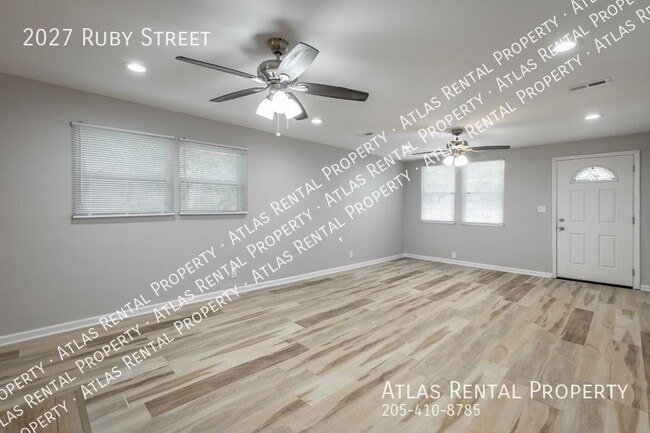 Building Photo - 2027 Ruby St