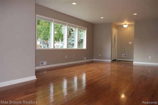 Building Photo - 32349 Sheridan Dr