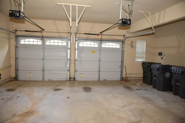 Building Photo - 6727 Oakman Ln