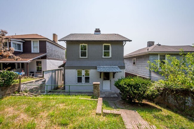 Building Photo - Amazing 3 bedroom home in Wilkinsburg available November 1!