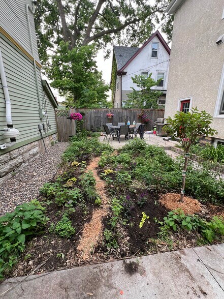 Building Photo - 2600 Colfax Ave S