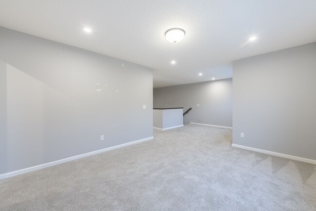 Building Photo - Awesome maple grove 5 bed 4 bath townhome! Pond views, 2 years old!