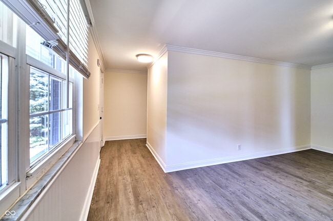 Building Photo - 635 Lake View Dr