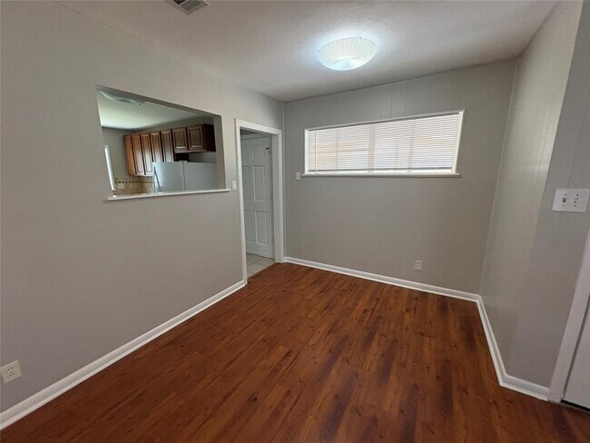 Building Photo - 1307 Corona Dr