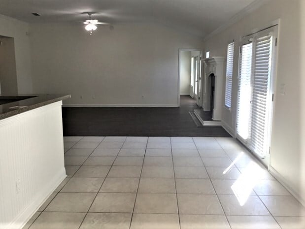 Building Photo - 121 Nottingham Dr E