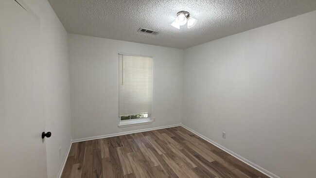 Building Photo - 8230 Amurwood Dr