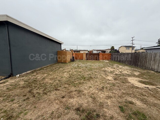 Building Photo - 476 Ferris Ave