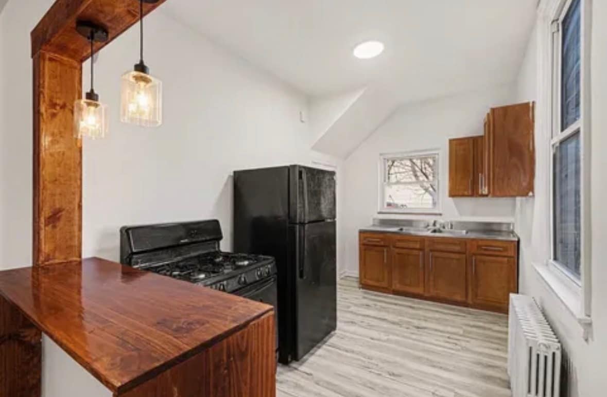 Building Photo - 406 E 38th St