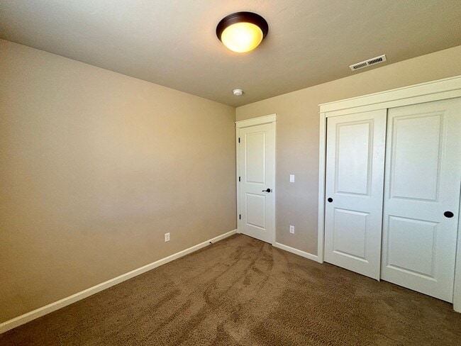 Building Photo - 2965 Yew Park Ln
