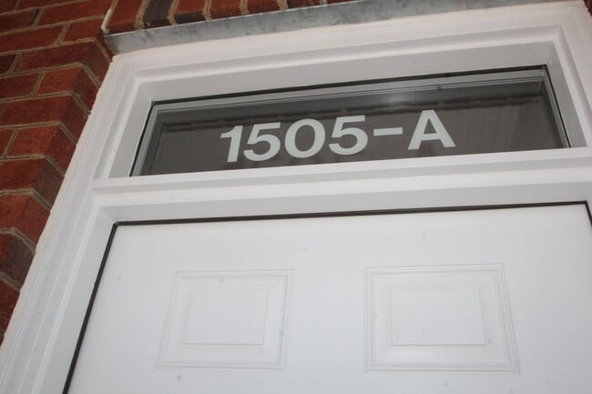 Building Photo - 1505 W Cary St