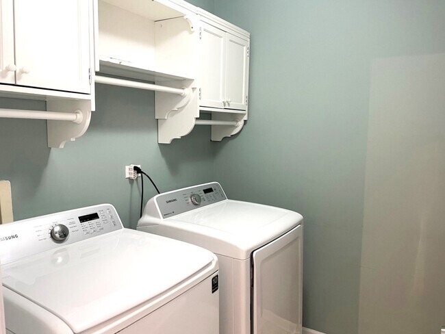 Building Photo - 868 Brompton Ct