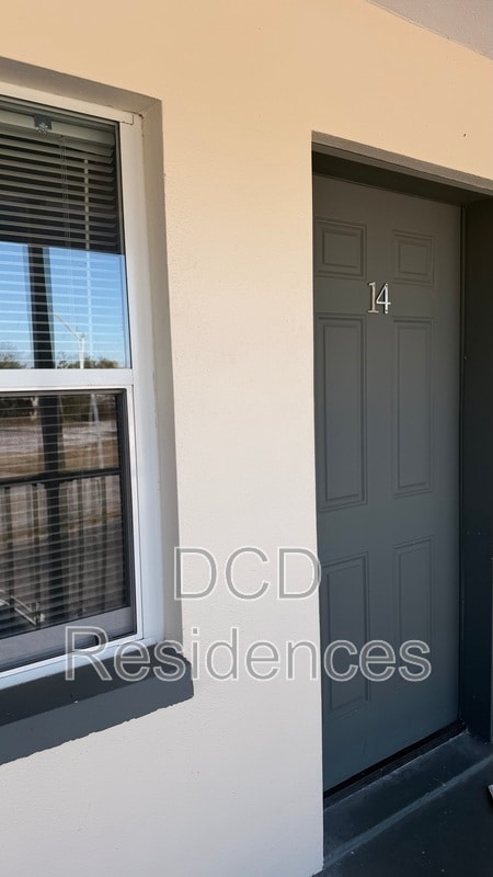 Building Photo - 612 Sally Ln S