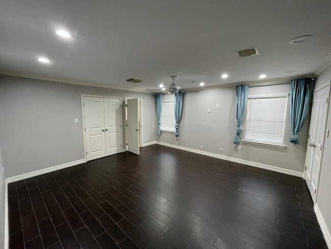 Building Photo - 4955 Braesheather Dr