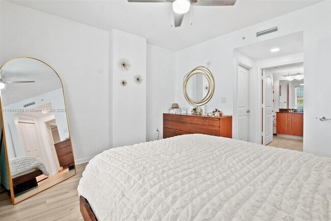 Building Photo - 7350 SW 89th St