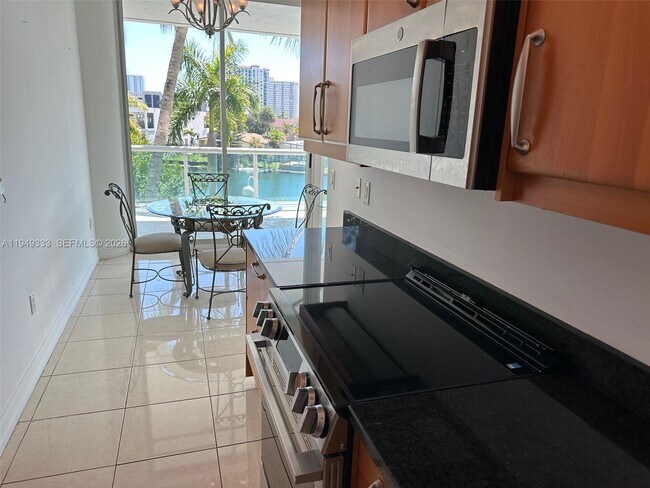 Building Photo - 16500 Collins Ave
