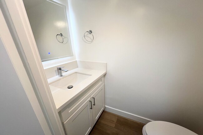 Building Photo - 10390 Wilshire Blvd