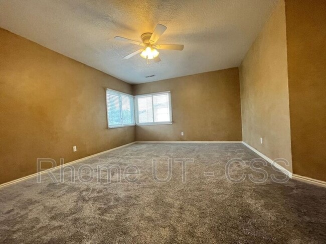 Building Photo - 2041 E Windsor Oak Cv