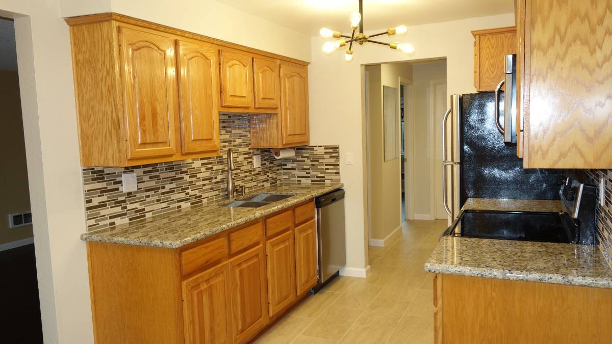Kitchen - Granite Countertops - 17305 NE 45th St