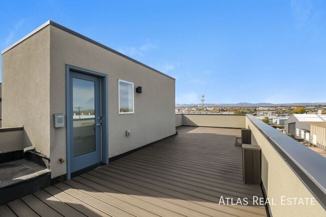 Building Photo - 2620 S Delaware St