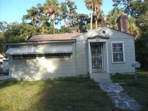 Building Photo - Pet friendly 2 bedroom cottage in Daytona Beach