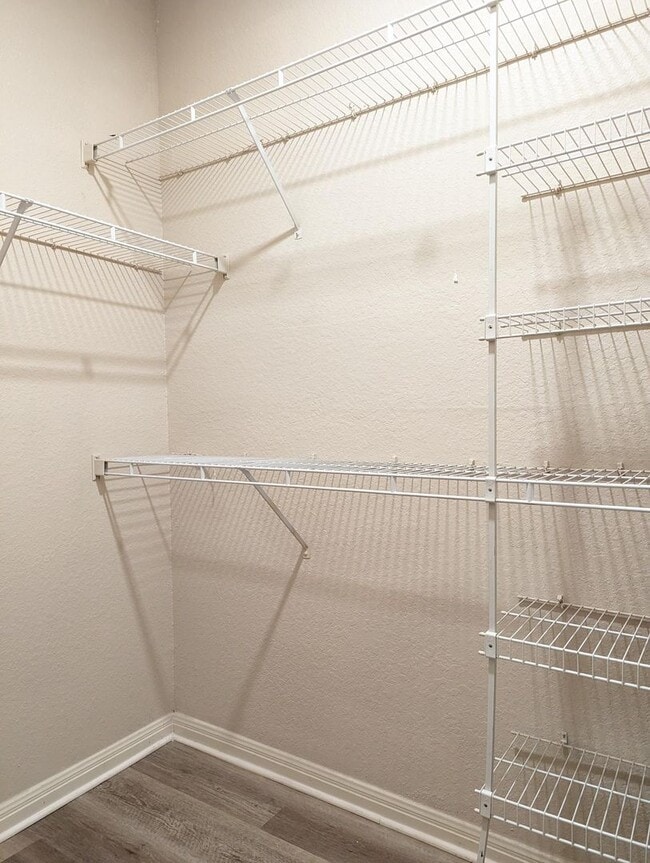 Building Photo - Updated clean and ready for move in! 1x1 5...