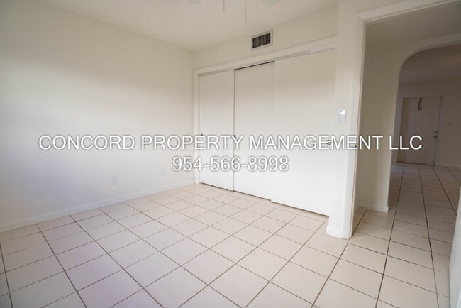 Building Photo - Spacious 2 Bedroom, 1 Bathroom- Pool - Laundry on Site- Fully Tiled- Central AC