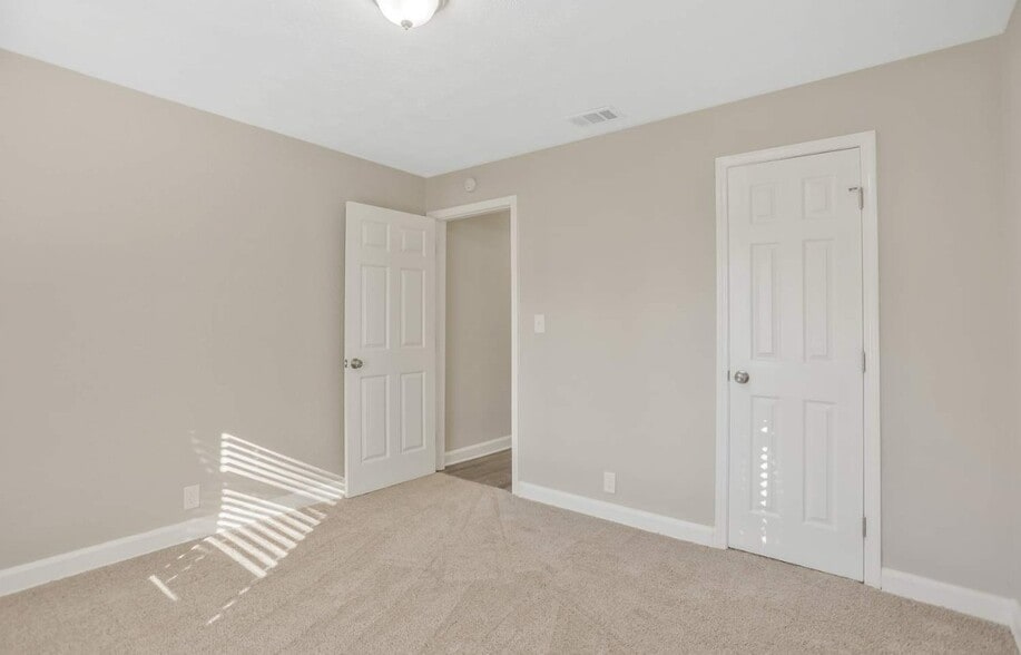 Building Photo - 1972 Glendale Dr