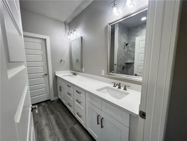 Building Photo - 600 Fir Ln