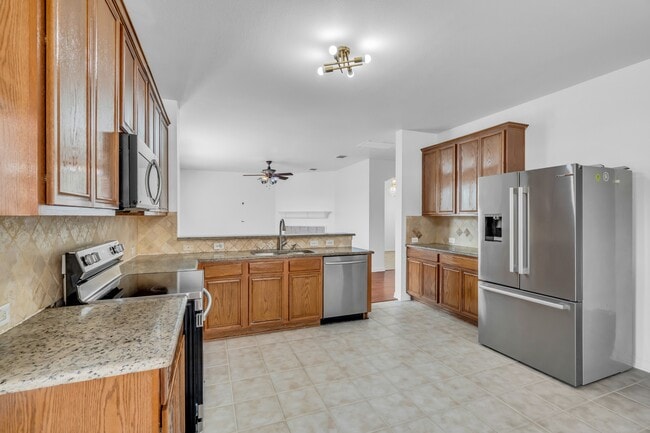 Building Photo - 513 Renee Dr