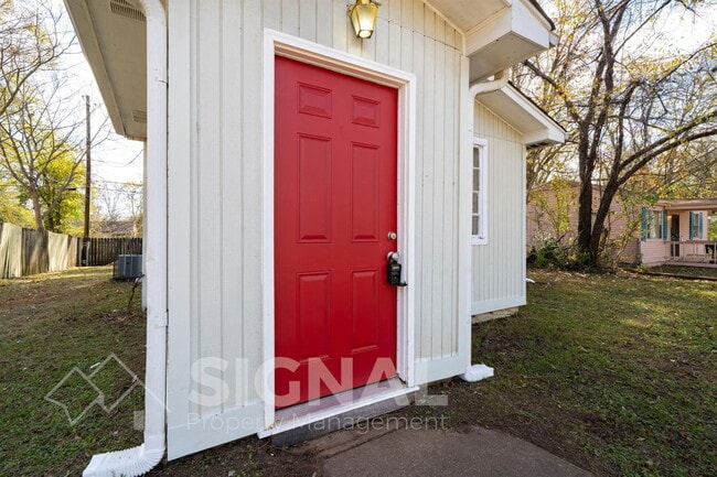 Building Photo - 1337 Woodward Rd