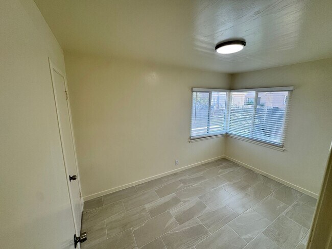 Building Photo - 1056 Pajaro St