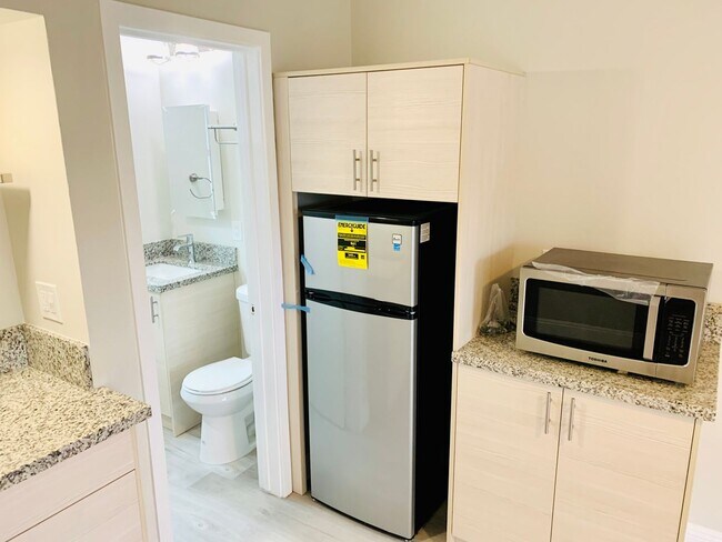 Building Photo - Remodeled Beach Studio Available in the Heart of La Jolla! Only $1,800/mo!
