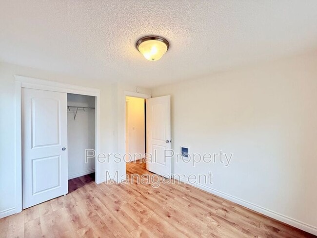 Building Photo - 5413 NE 34th St
