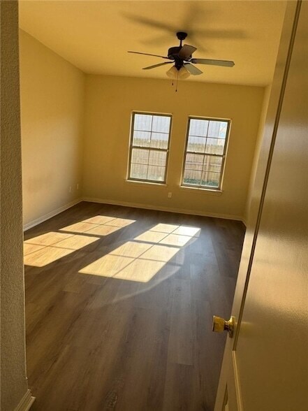 Building Photo - 938 Kensington Dr