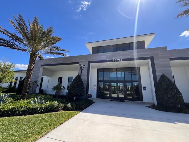 Building Photo - 5663 St Armands Way