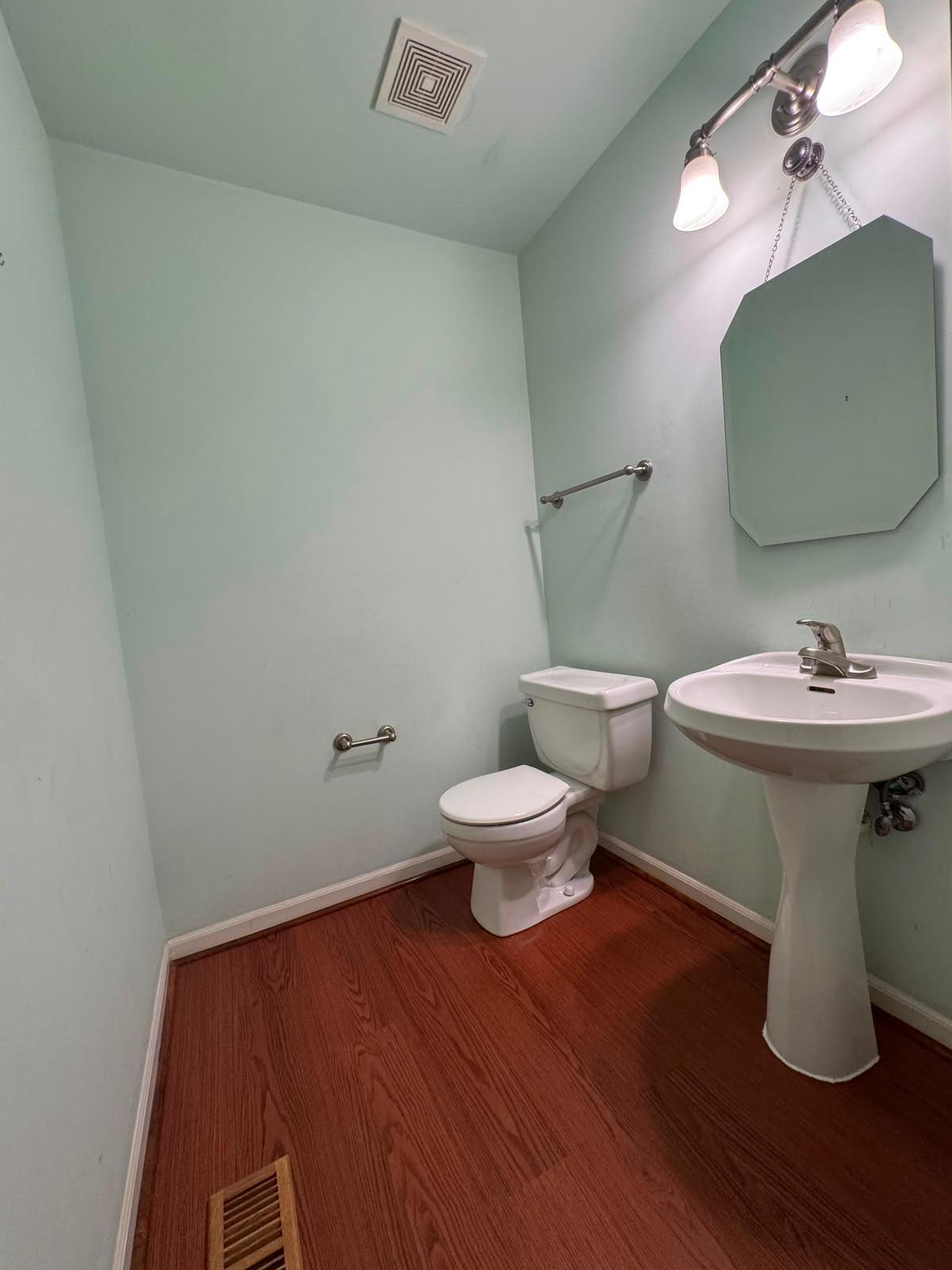 Building Photo - 8 Saint Regis Ct
