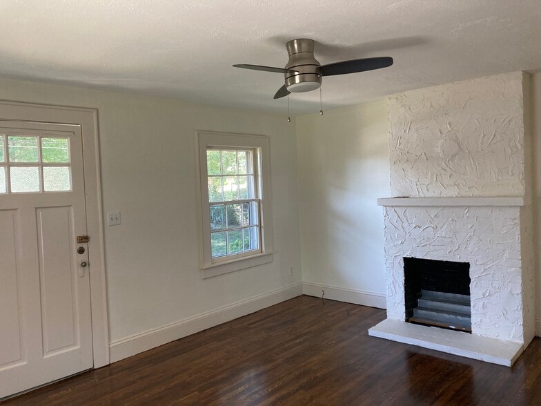 Building Photo - 1002 4th Street Dr NW