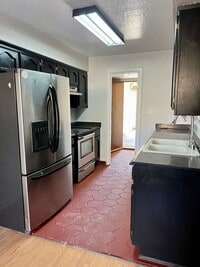 Building Photo - Great Town-Home!!