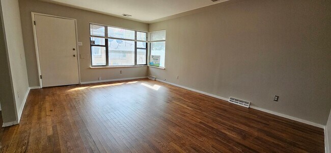 Building Photo - 1134-1138 N Akron St