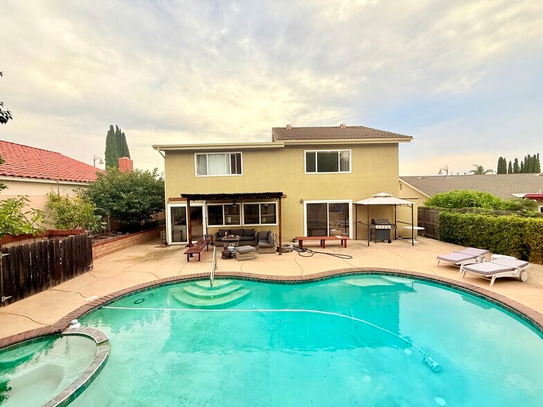 Building Photo - 26431 Via Lara