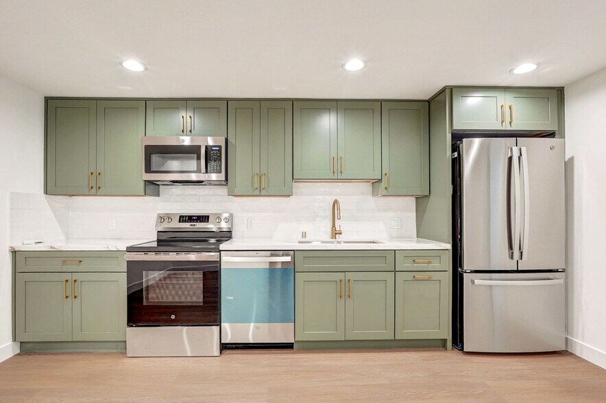 Building Photo - 644 Pier Ave