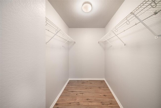 Building Photo - 2108 Boyer Dr