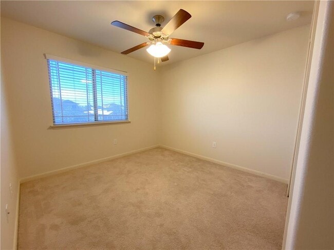 Building Photo - 1002 Hawkeye Point Rd